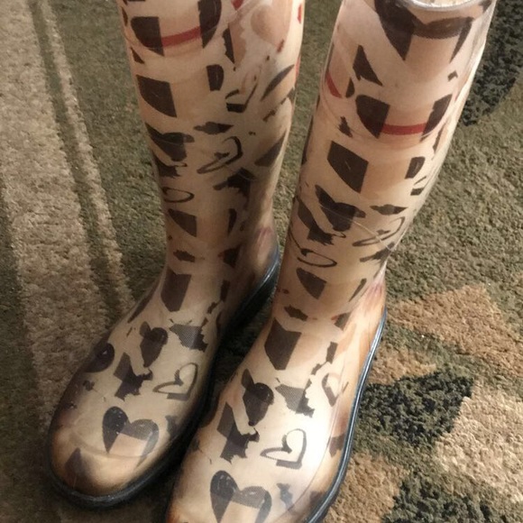 Burberry rain boots - Picture 2 of 4